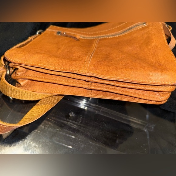 Tan Messenger Bag with Sleek Design and Versatility - Picture 16 of 16